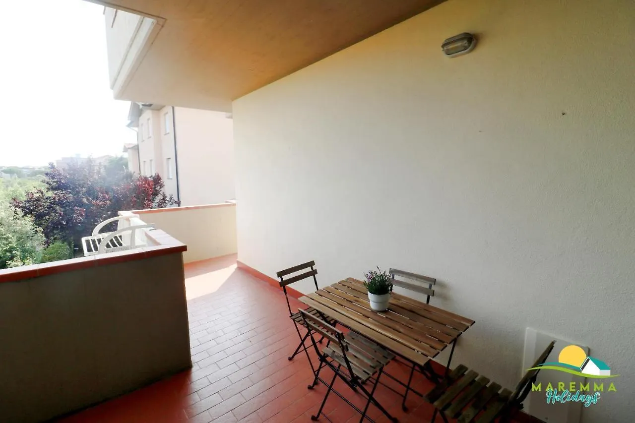 Maremma Holidays:Faro Apartment Follonica