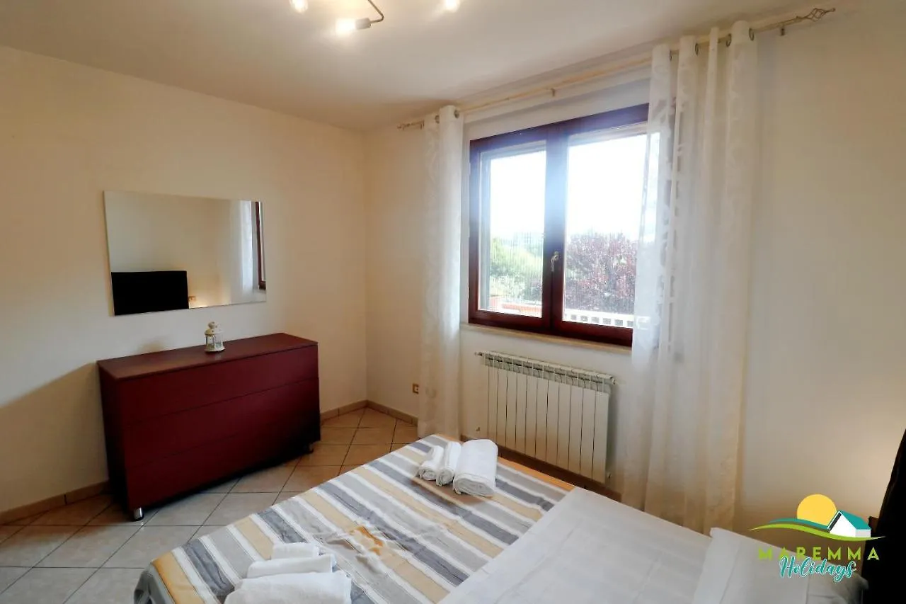 Maremma Holidays:Faro Apartment Follonica