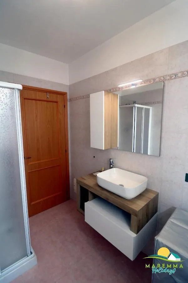 Maremma Holidays:Faro Apartment Follonica 0*,  Italy