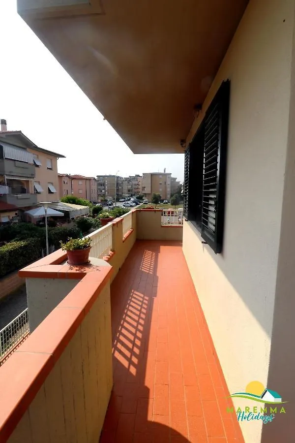 Maremma Holidays:Faro Apartment Follonica