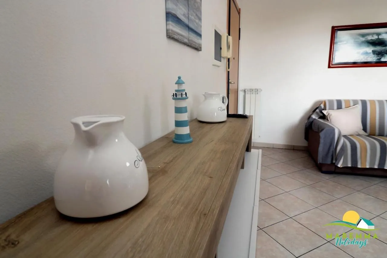 Maremma Holidays:Faro Apartment Follonica