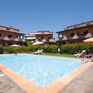 - Pool & Relax Follonica