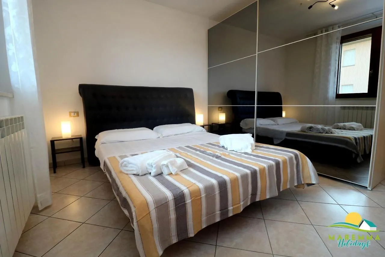 Maremma Holidays:Faro Apartment Follonica